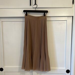 Aritzia Wilfred Tan Pleated Skirt